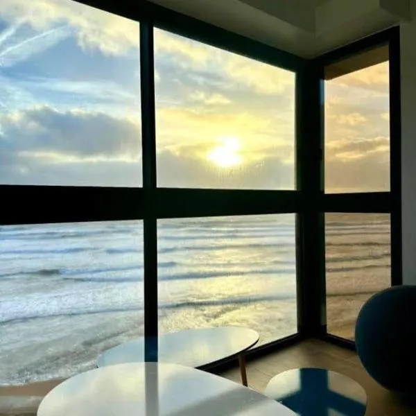 Appartement au pied de la plage, vue imprenable sur la mer, hotel di Les Sables-dʼOlonne