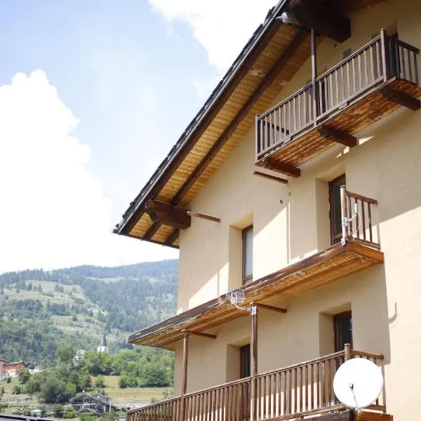 La Maison Jaune, hotel v destinaci Aosta