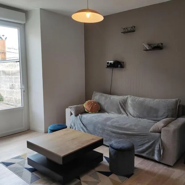 Terrasse plein ciel, 10 minutes gares et centre-ville, parking, hotel v destinaci Angoulême