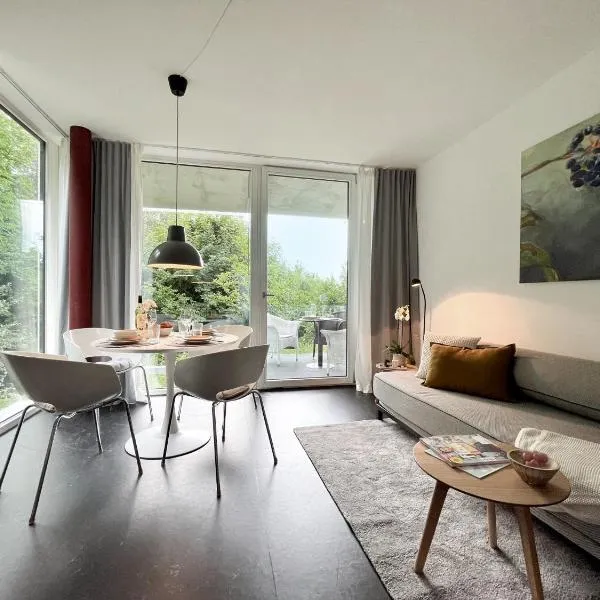 Blueberry Living - Design-Apartments am Starnberger See, Natur & Erholung, Privatparkplatz, nur 400 m zum See, hotel in Tutzing