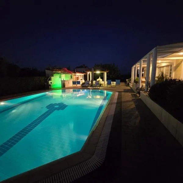 Elia Apartment Garden Oasis With Pool Astros, hotel u gradu 'Paralion Astros'