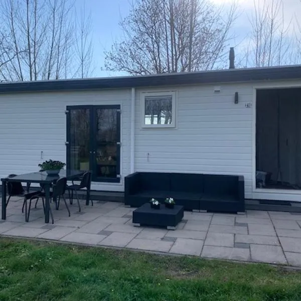 Landelijk gelegen chalet aan de Vecht vlakbij Amsterdam, hotel a Nigtevecht