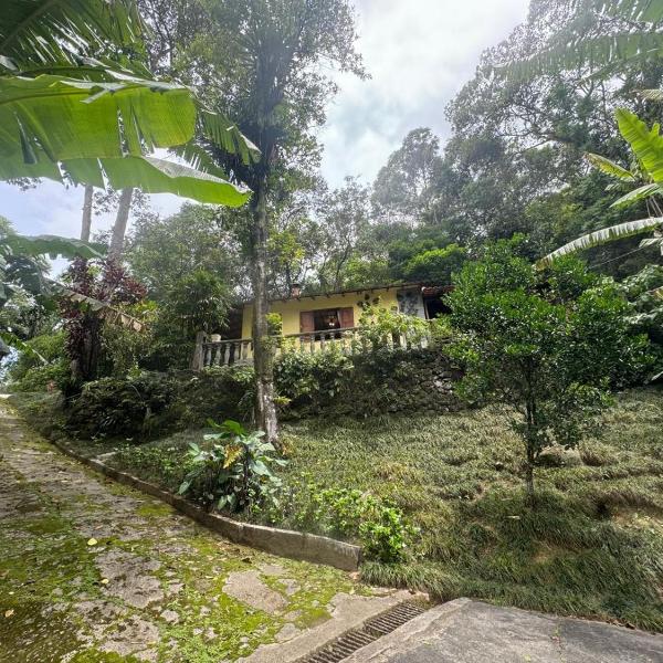 Sítio Pajuçara - Chalé 4 - Dentro do Parque Nacional da Serra dos Órgãos - Acesso ao açúde e cachoeira dentro da propriedade - Foto 5