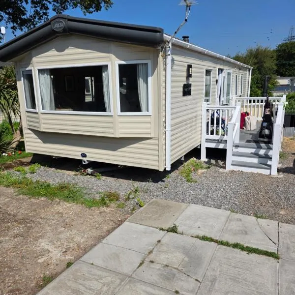 163 Large Breeze, hotel in Warsash