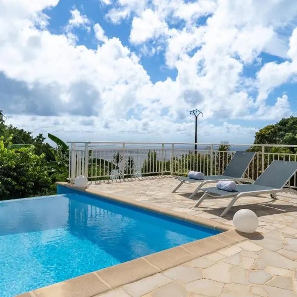 Sweet Villa, piscine, vue panoramique sur la mer, proche plage, Sainte Luce, hotell i Sainte-Luce