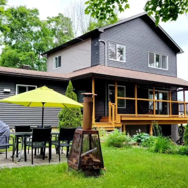 Chalet Ô Lac-Brome, 3ch, 8 personnes: Lac-Brome şehrinde bir otel