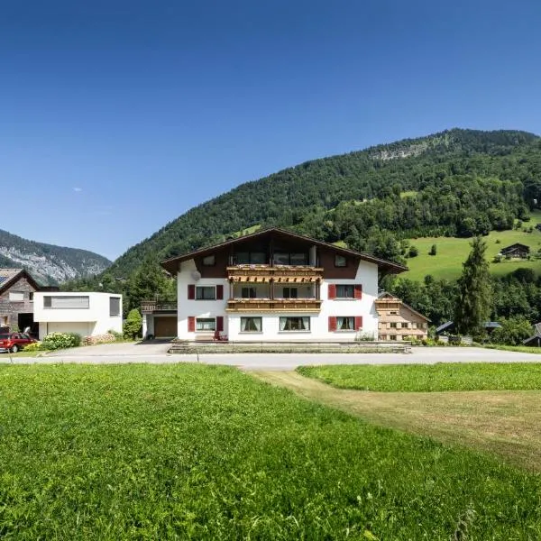 Gästehaus Manuela Puchmayr, hotel sa Mellau