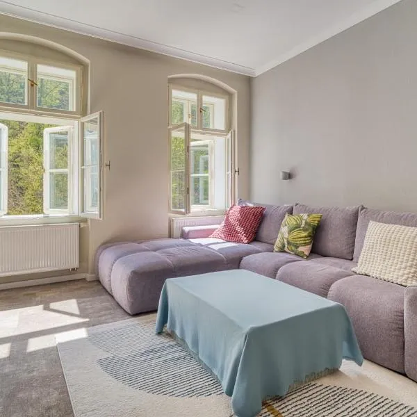Grand Pupp Apartment with Jacuzzi and Netflix by Rentez, hotel in Karlovy Vary