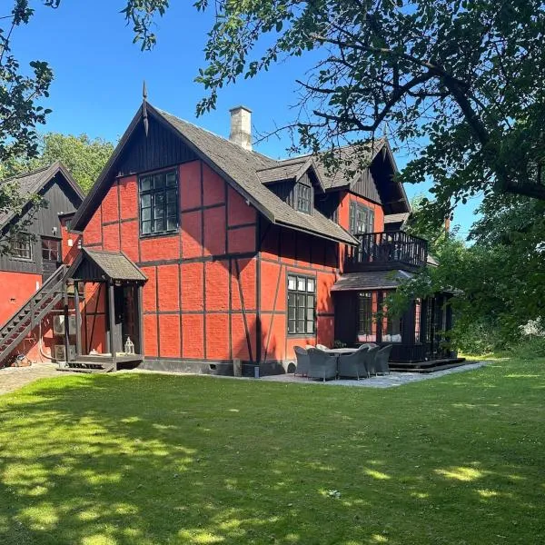 Beautiful Villa in Klampenborg, hotel in Klampenborg
