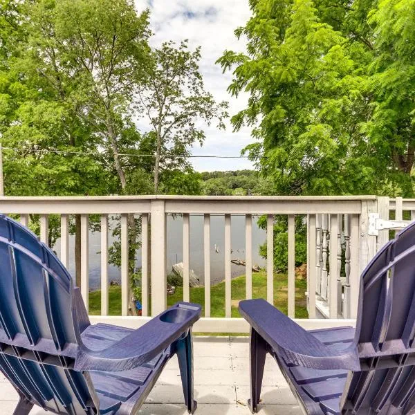 Lakefront Cottage 2 Mi to Palladium in Worcester!, viešbutis mieste Vusteris