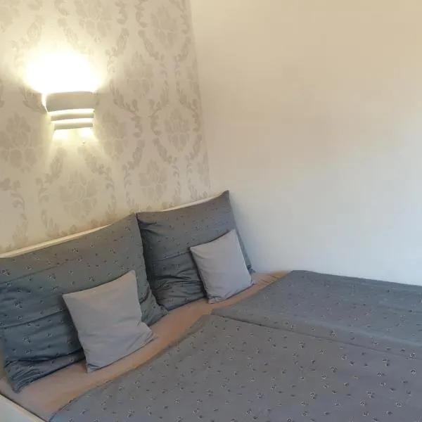 Simay Apartman II, Hotel in Balatonalmádi