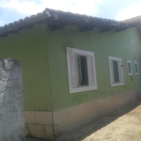 Casa enorme 2 minutos d da praia itanhaem