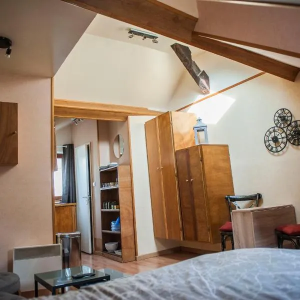 Charming & bright studio in Marais, hotel u Parizu