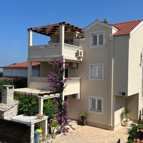 Apartments Vucica, Sevid, hotel en Sevid