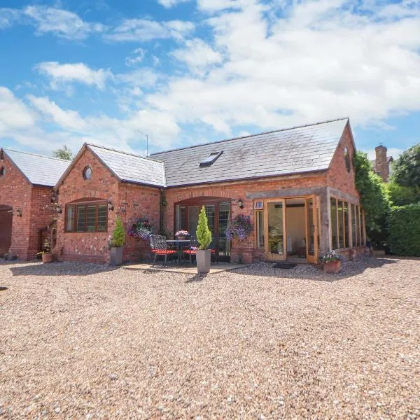 Honeysuckle Farmhouse, hotel in Tarporley