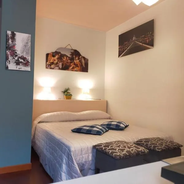 Mini appartamento con giardino, hotel v destinaci Fontanafredda