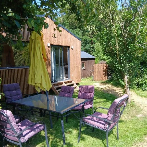 Charmant cocon avec jardin privé , proche Côte de Granit Rose، فندق في Cavan