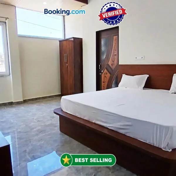 Hotel Braj Nikunj ! near new Rangj ji Temple, Prem mandir, ISCKON temple ! Fully air conditioned and prime located place, hotel in Vrindāvan