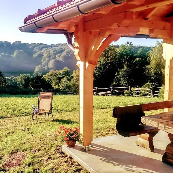 Croatian Wood & Hills Heritage Retreat, hotel i Vukomerić