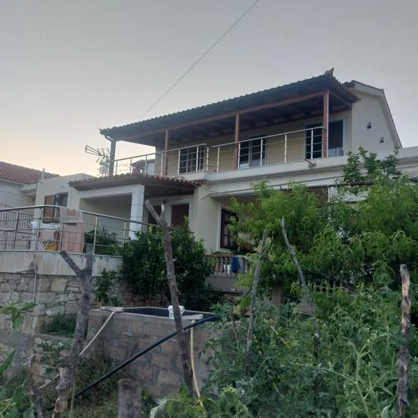 Laertis house, hotel in Himare