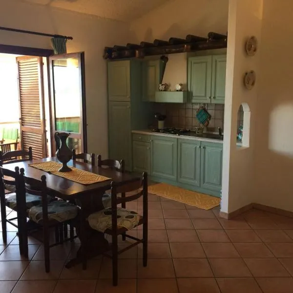 Appartamento Incantevole 2 bedroom Residence Pool, hotel v mestu Castelsardo