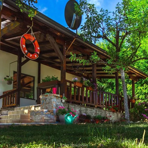 Vila Marina na obali Dunava, готель у місті Neštin