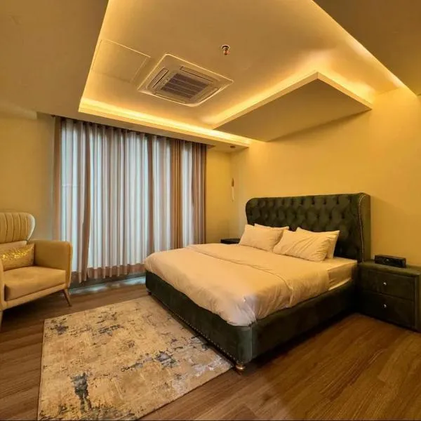 Gold Crest Mall Prestigious Suites with Balcony by CityScape in DHA Lahore, hotel in Lahore