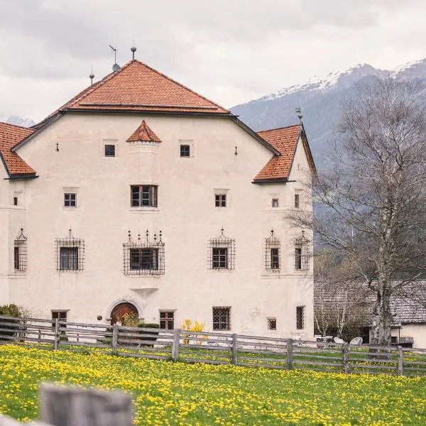 Ansitz Heufler by Norbert Niederkofler, hotel u gradu Razun di Sopra