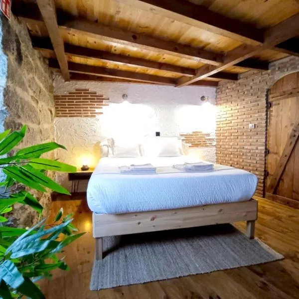 La Casita de Piedra, hotel v destinaci Navaluenga