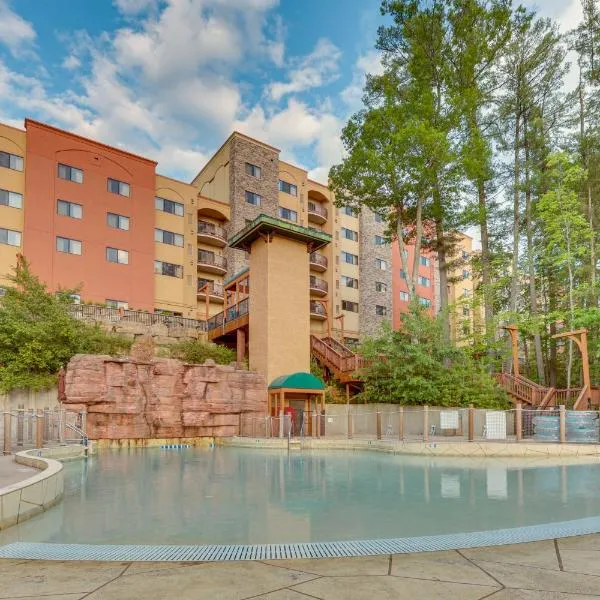 1st-Floor Wisconsin Resort Condo w/ Patio!, hotel u gradu 'Wisconsin Dells'