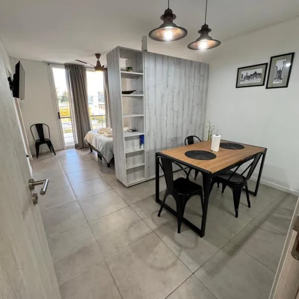 MO3-Departamento Parque de Paraná、パラナのホテル