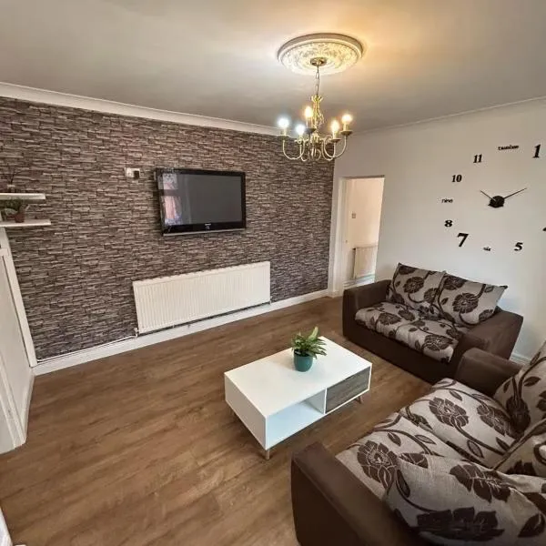 Beautiful 5Bedroom House - Contractors and Family near the Molineux stadium, hotel in Wolverhampton