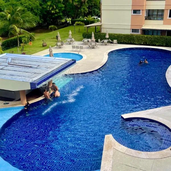 Cobertura duplex luxuosa na Praia de Guarajuba, seu Pet é bem vindo, hotel en Camacari