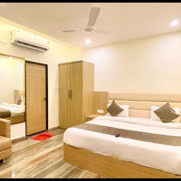 HOTEL P R ! Ujjain, Near Shri Mahakaleshwar Jyotirlinga Temple - Lift & Parking Facilities - Fully Air Conditioned And Spacious Room - Best Hotel In Ujjain, hotel v destinaci Udždžain
