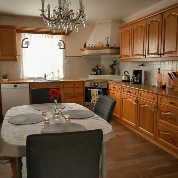 Two-storey vintage house by the ocean in Søgne, Høllen, hotel Kristiansandban