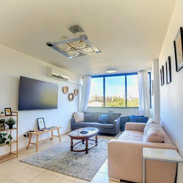 Luxury 2 Bedrooms Apartment in Tel Aviv- Renovated, 8Min walk to the Beach, hotel in Tel Aviv