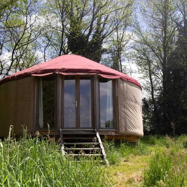 Yourte en Corrèze - La Main Sauvage, hotel in Salon-la-Tour