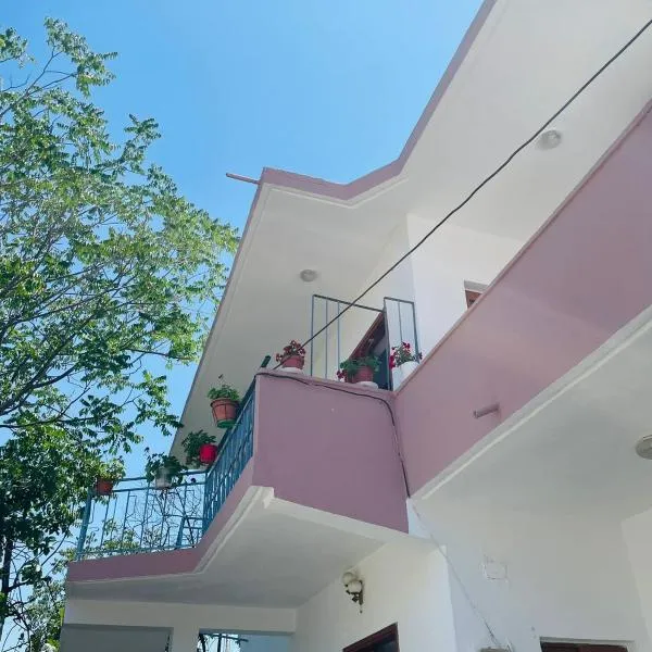 Kevi City Center Apartments, hotel in Përmet