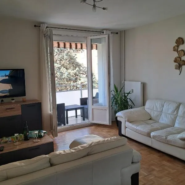 Appartement 2 chambres calme, tout confort, parking privé gratuit, à 2 pas des Allées Provençales, hotel di Montélimar