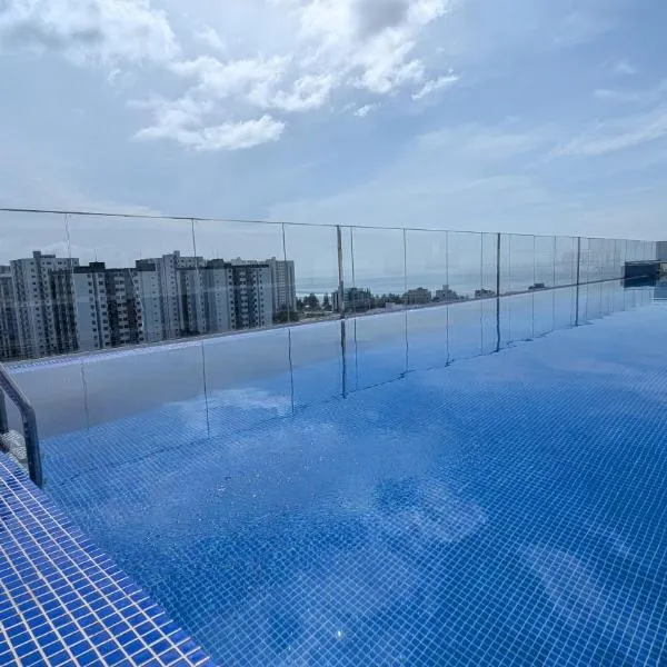 Luxury 3BR Apartment with Infinity Pool, Balcony n Gym, hotel in Hulhumale