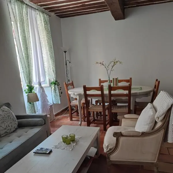 Charmant petit appartement provençal, hotel en La Garde-Freinet