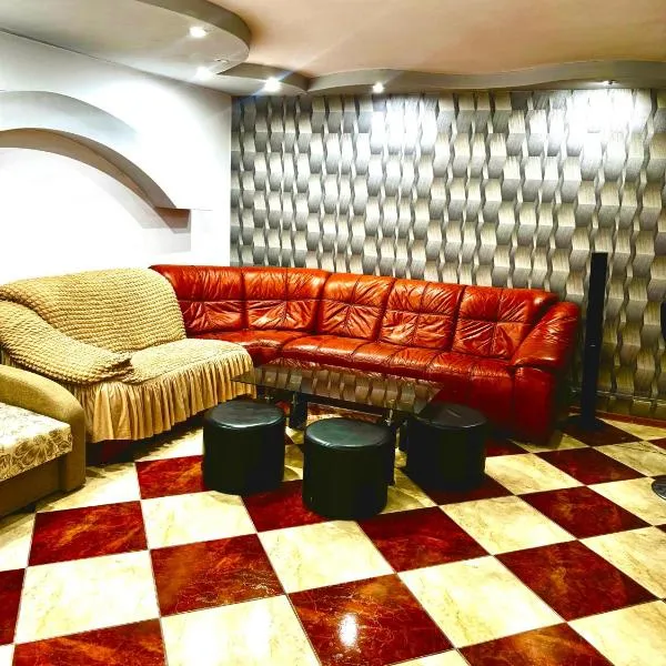 Casa Maya, hotel in Douăzeci şi Trei August