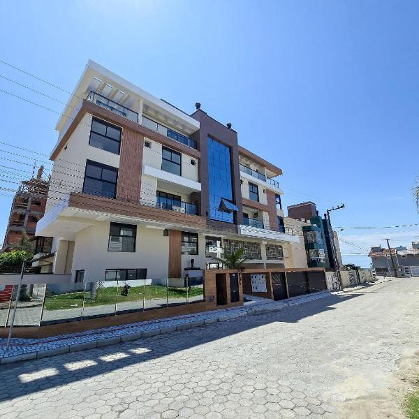 104 - Apto com 03 suítes na Praia de Mariscal
