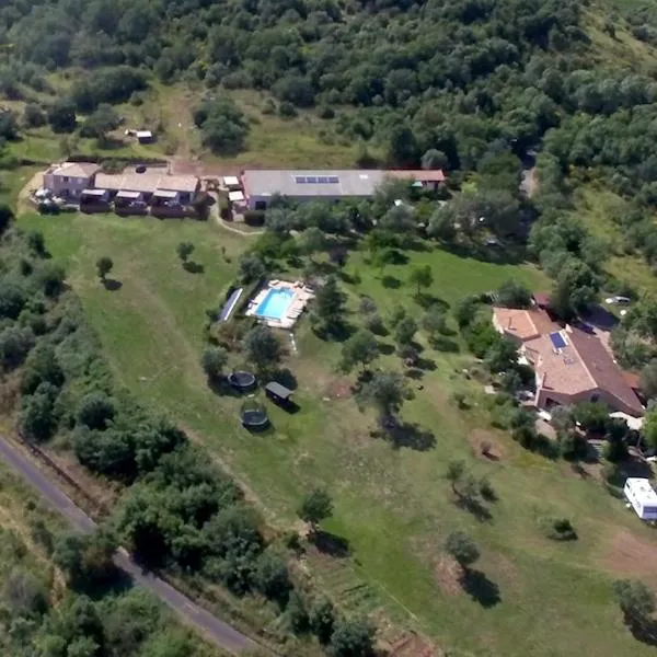Gites au Cœur de la Nature, Piscine et Vue sur le Lac du Salagou, hotel in Le Puech