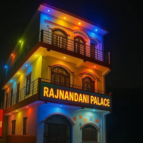 Hotel Rajnandani Palace by IQ Hotels - Steps from Ram Mandir, Ayodhya, готель у місті Ayodhya