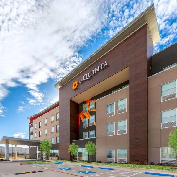 La Quinta Inn & Suites by Wyndham DeSoto, hotel v destinaci DeSoto