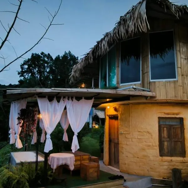 ตั้วบ้านดิน Tuabaandin, hotel in Ban Thung Phan Ha