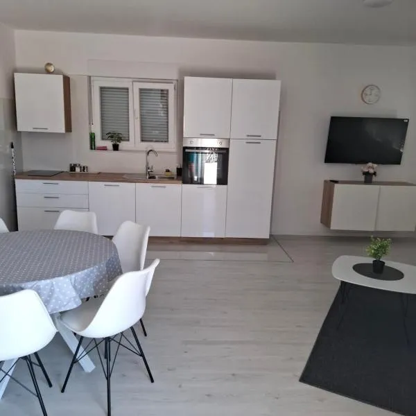 Monami Apartman Charlie, hotel in Vodice
