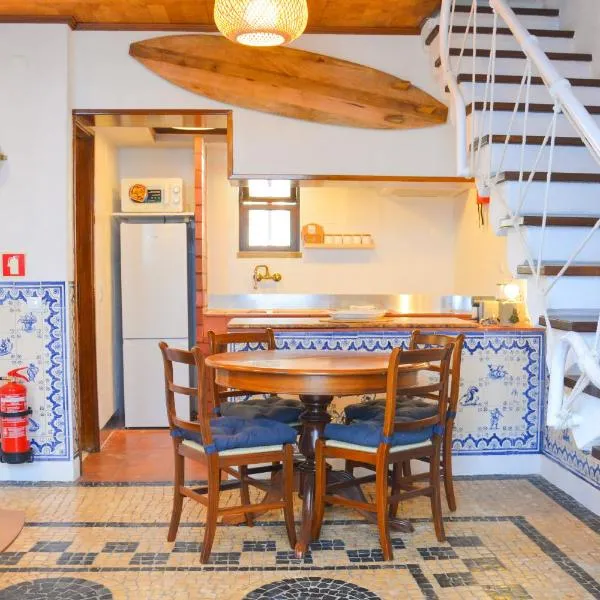 Casa Azul - 2min walk to the Beach, in the Historical Center of Sesimbra, hotel di Sesimbra