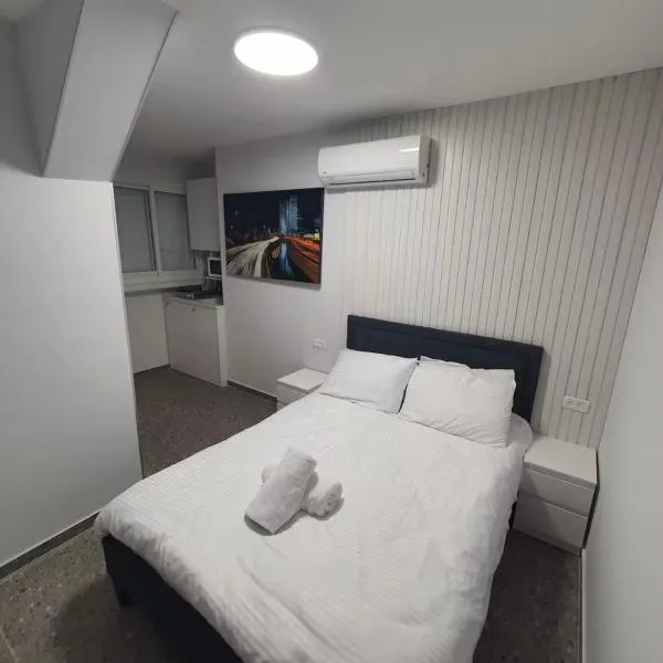 דירת נופש מושלמת 5 דקות מחוף הים Ryo 31, hotel in Bat Yam